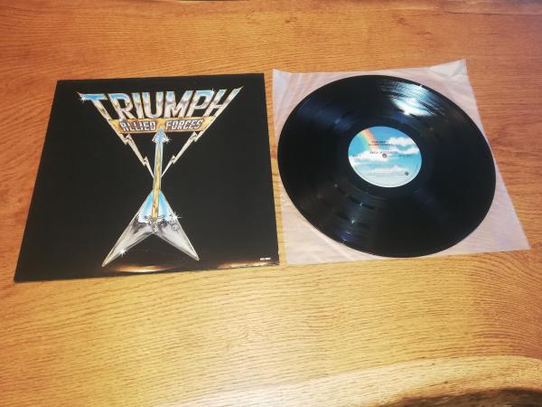 Triumph Allied Forces 1981 MCA Records MCA 39311 Canadische Pressung NM/VG+